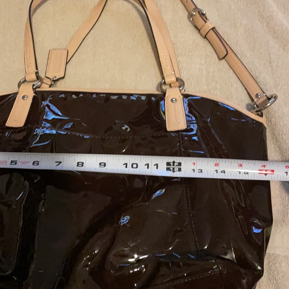 Coach chocolate patent leather handbag - Picture 4 of 6